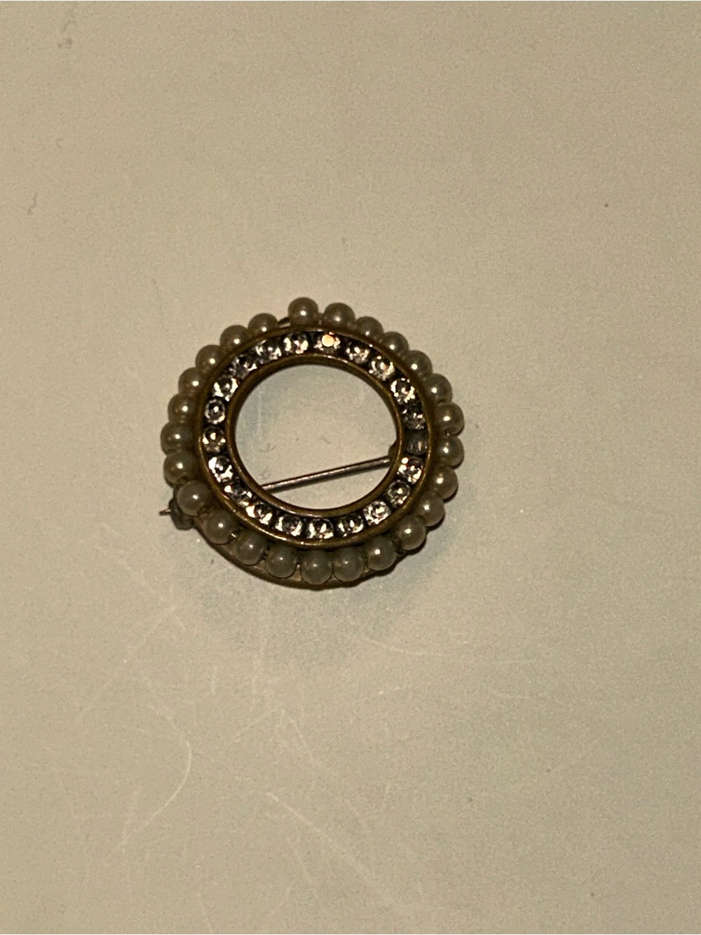 Vintage Classic Pearl & Crystal Round Brooch - White